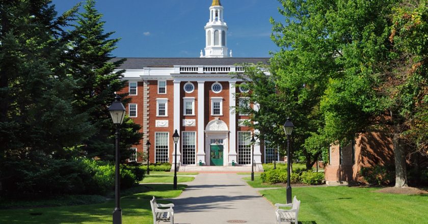 Harvard University bans sexual relations between students and teachers