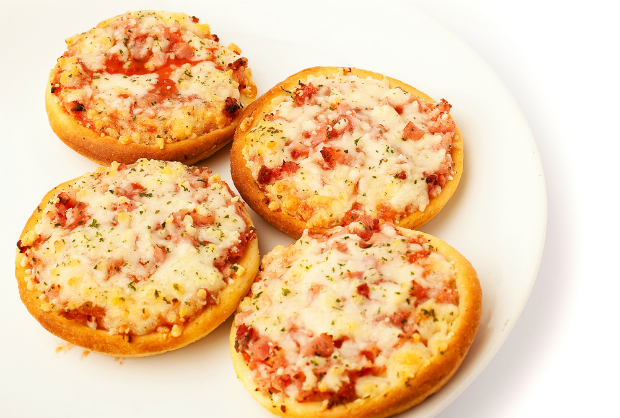 Mini Pastry Pizza : Cheese, Tomato & Ham