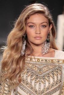 deep-side-part-gigi-hadid-w540