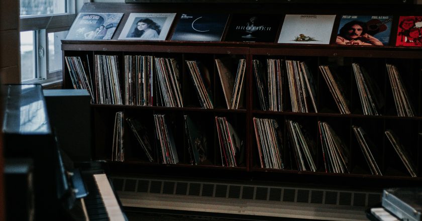 open this wall – How do you interpret this debut album?